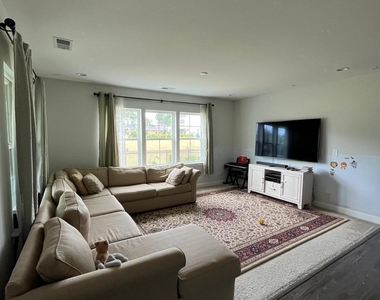 220 Baywind Drive - Photo Thumbnail 9