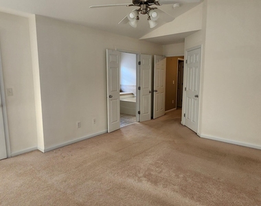 8427 Tie Stone Way - Photo Thumbnail 11