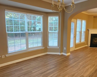 8427 Tie Stone Way - Photo Thumbnail 8