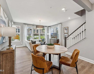404 Gaston Park Lane - Photo Thumbnail 6