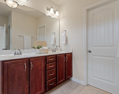 531 Whitworth Lane - Photo Thumbnail 10