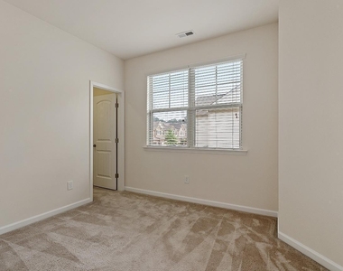 531 Whitworth Lane - Photo Thumbnail 14