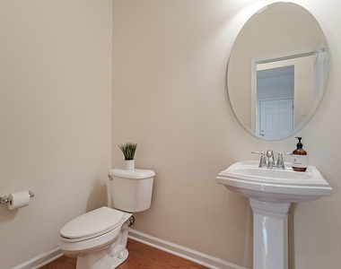 531 Whitworth Lane - Photo Thumbnail 8