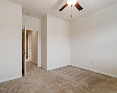 531 Whitworth Lane - Photo Thumbnail 15