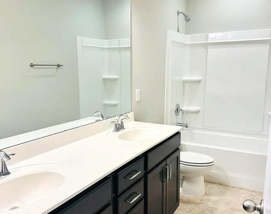120 Filigree Way - Photo Thumbnail 28