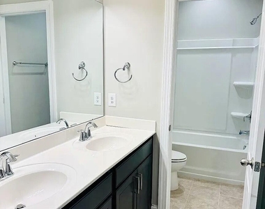 120 Filigree Way - Photo Thumbnail 27