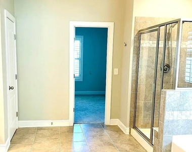 120 Filigree Way - Photo Thumbnail 8