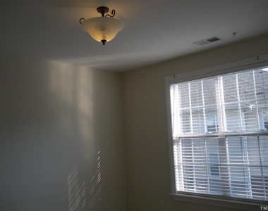532 Ives Court - Photo Thumbnail 5
