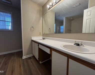 259 Waterdown Drive - Photo Thumbnail 24