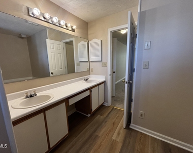 259 Waterdown Drive - Photo Thumbnail 6