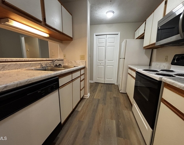 259 Waterdown Drive - Photo Thumbnail 36