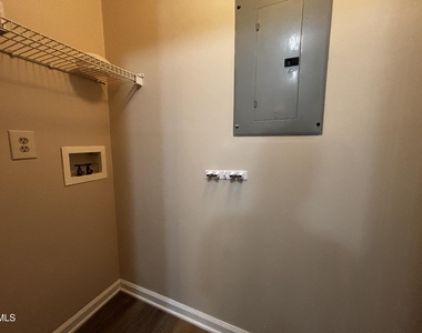 259 Waterdown Drive - Photo Thumbnail 40