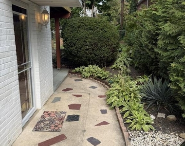 635 Lukens Ave - Photo Thumbnail 2