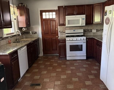 635 Lukens Ave - Photo Thumbnail 9