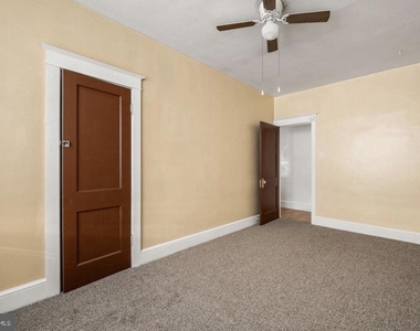139 E Plumstead Avenue - Photo Thumbnail 6