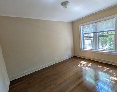 6703 North Greenview Avenue - Photo Thumbnail 8