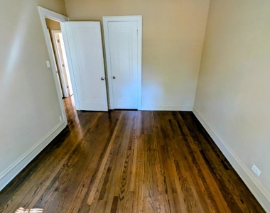 6703 North Greenview Avenue - Photo Thumbnail 9