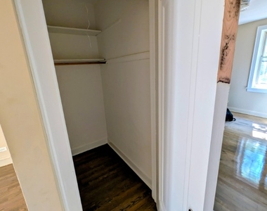 6703 North Greenview Avenue - Photo Thumbnail 4