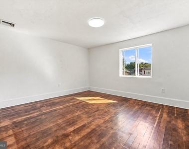 162 Rosemont Avenue - Photo Thumbnail 9