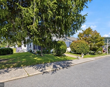 162 Rosemont Avenue - Photo Thumbnail 19