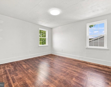 162 Rosemont Avenue - Photo Thumbnail 13