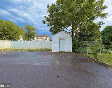 10 Webster Avenue - Photo Thumbnail 23