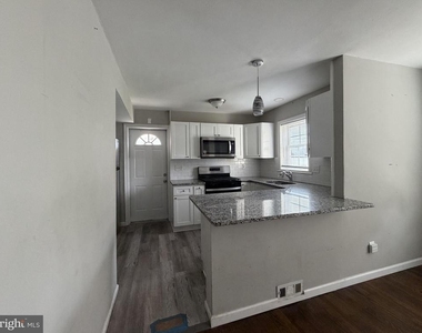 10 Webster Avenue - Photo Thumbnail 3
