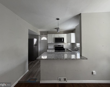 10 Webster Avenue - Photo Thumbnail 18