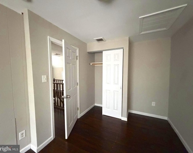 10 Webster Avenue - Photo Thumbnail 7