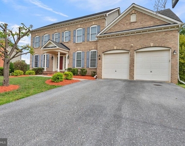 7813 Kilcroney Court - Photo Thumbnail 2