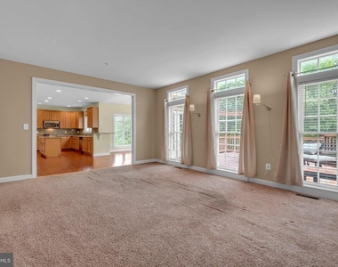 7813 Kilcroney Court - Photo Thumbnail 13