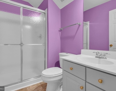 7813 Kilcroney Court - Photo Thumbnail 34