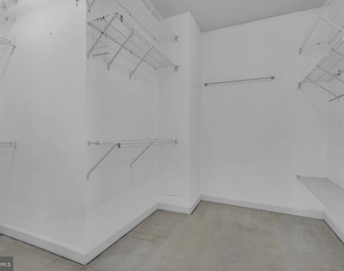 7813 Kilcroney Court - Photo Thumbnail 23