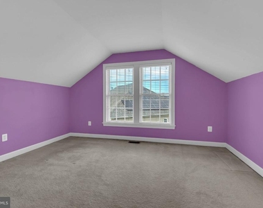 7813 Kilcroney Court - Photo Thumbnail 32