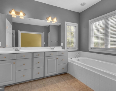 7813 Kilcroney Court - Photo Thumbnail 21
