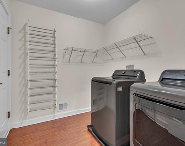 7813 Kilcroney Court - Photo Thumbnail 16