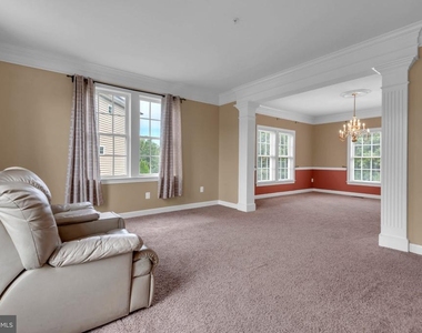 7813 Kilcroney Court - Photo Thumbnail 4
