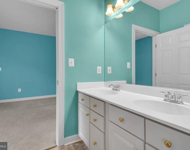 7813 Kilcroney Court - Photo Thumbnail 29