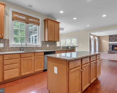 7813 Kilcroney Court - Photo Thumbnail 10