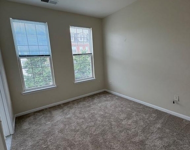 5618 Lanier Avenue - Photo Thumbnail 14