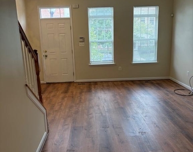 5618 Lanier Avenue - Photo Thumbnail 3