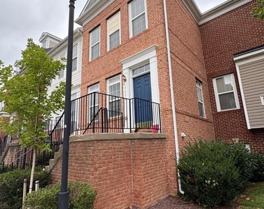 5618 Lanier Avenue - Photo Thumbnail 2