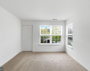 9907 Boysenberry Way - Photo Thumbnail 14