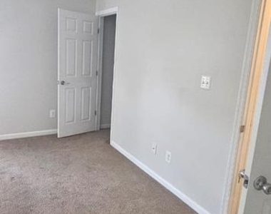 6423 Beechfield Avenue - Photo Thumbnail 18