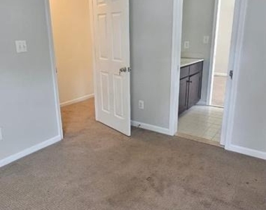 6423 Beechfield Avenue - Photo Thumbnail 20