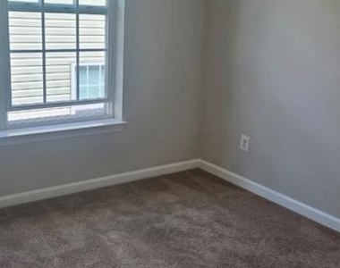6423 Beechfield Avenue - Photo Thumbnail 17