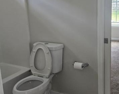 6423 Beechfield Avenue - Photo Thumbnail 13