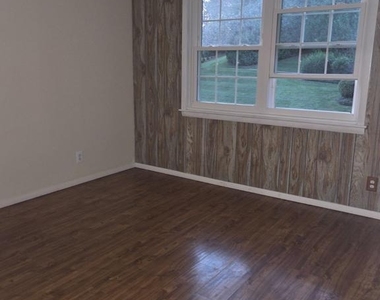 111 Donzen Drive - Photo Thumbnail 12