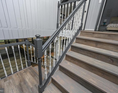 285 Lakeshore Drive - Photo Thumbnail 17
