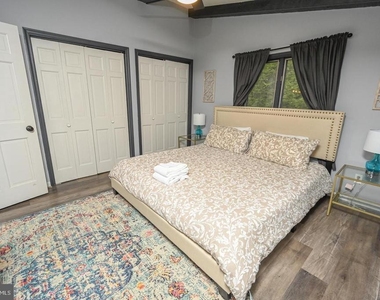 285 Lakeshore Drive - Photo Thumbnail 34